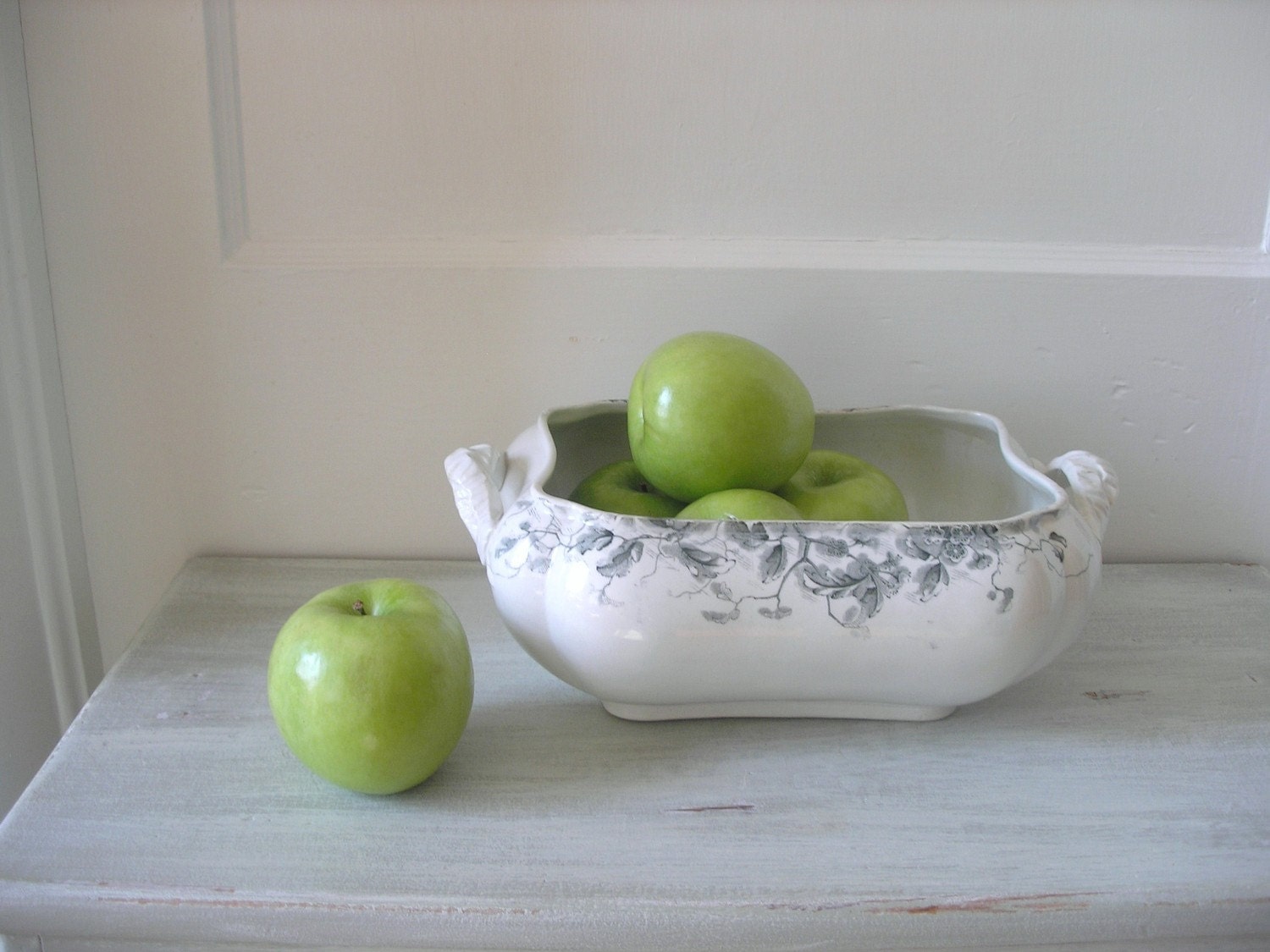 Vintage White Casserole