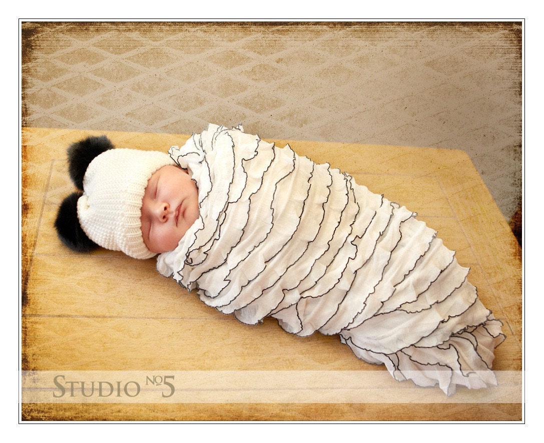 Ruffle baby blanket - Creamy Warm White and Black - 40x36