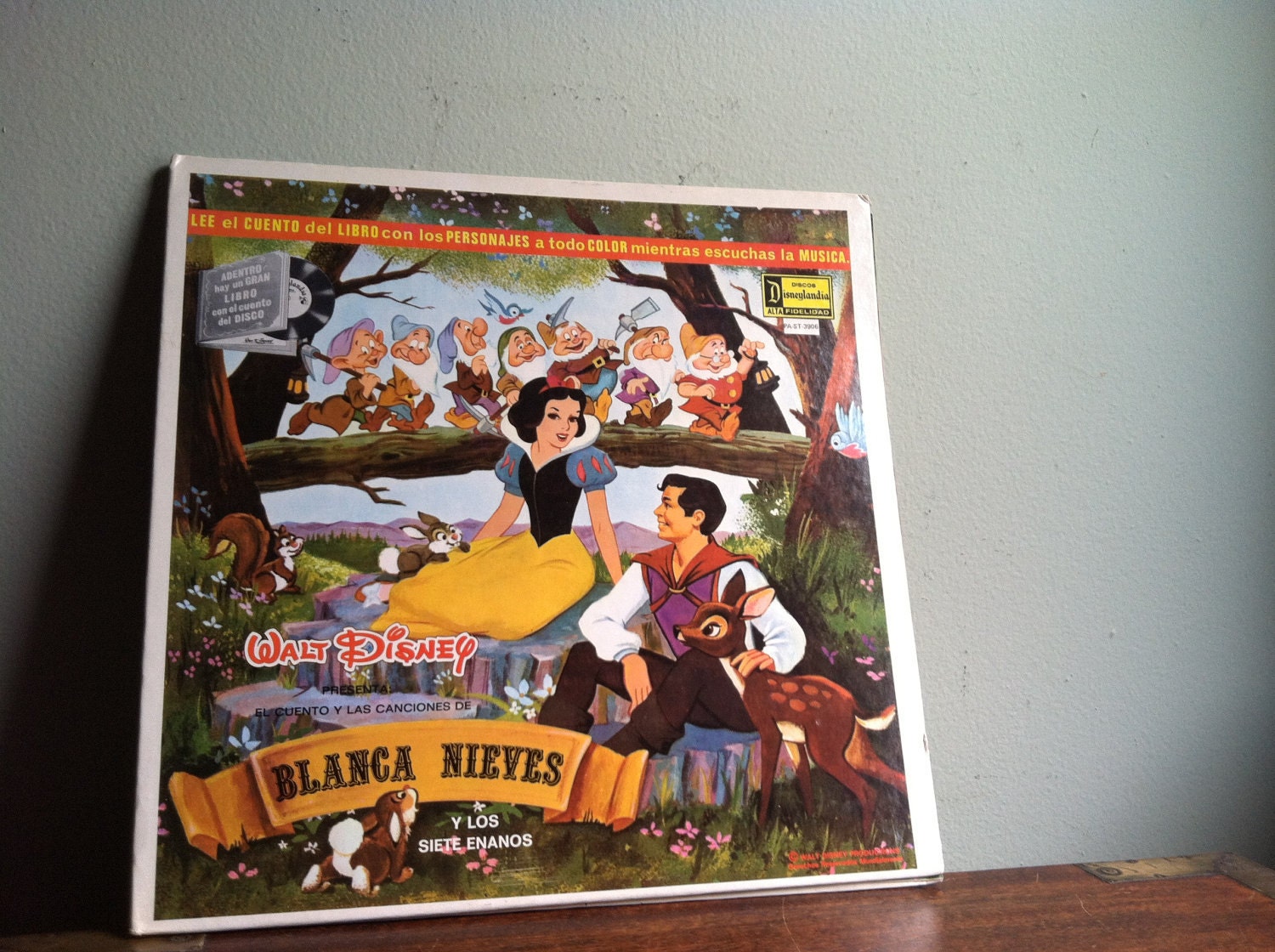 Snow White LP and Book in Spanish - Blanca Nieves - Disneylandia