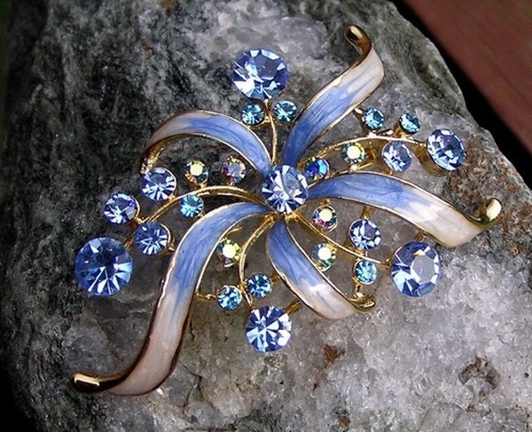 Vintage - Austrian Crystal Brooch