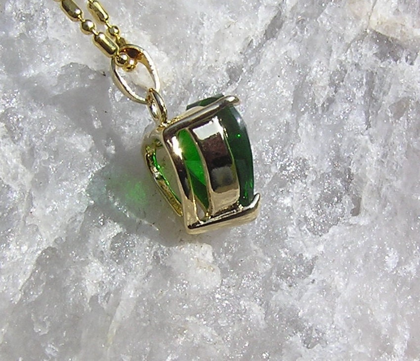 Green Emerald Solitaire Heart Pendant - Vintage