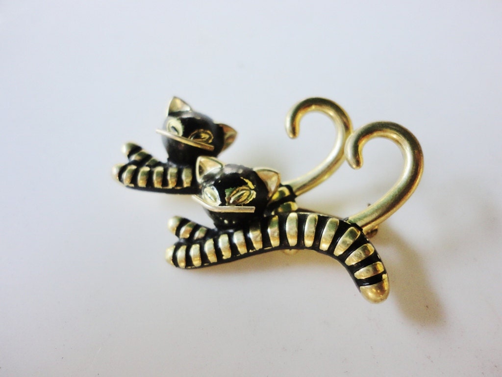 vintage pin brooch gold and black pair of playful cats
