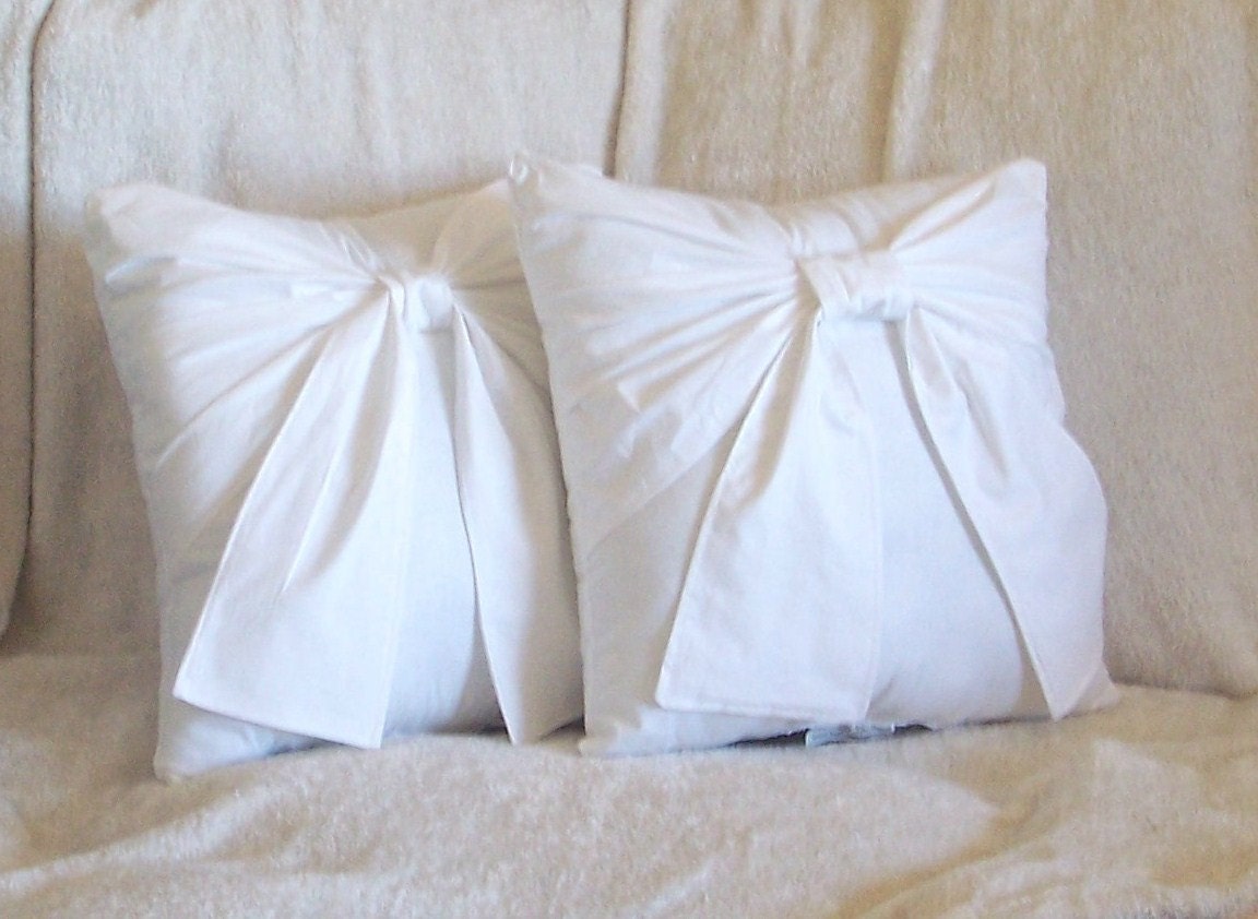 Throw Pillow White Big Bow Accent Pillow 14x14
