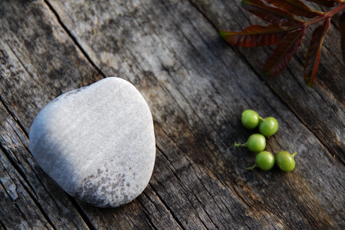 Beach stone brooch / pebble pin / rock pin