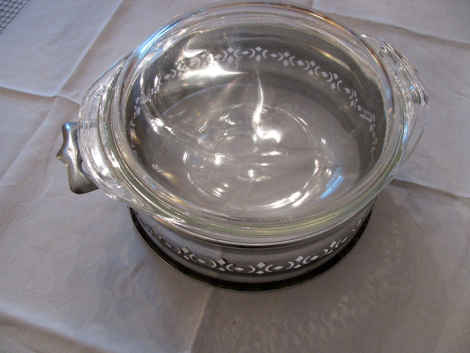 Vintage 1960's Pyrex Casserole with Flat Lid and Metal Trivet