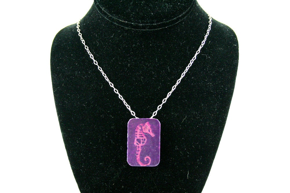 Seahorse Glyph Pin Pendant