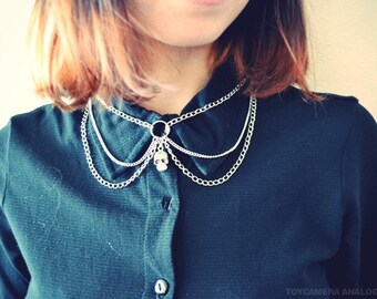 Peter Pan Skull Chain Collar Bib
