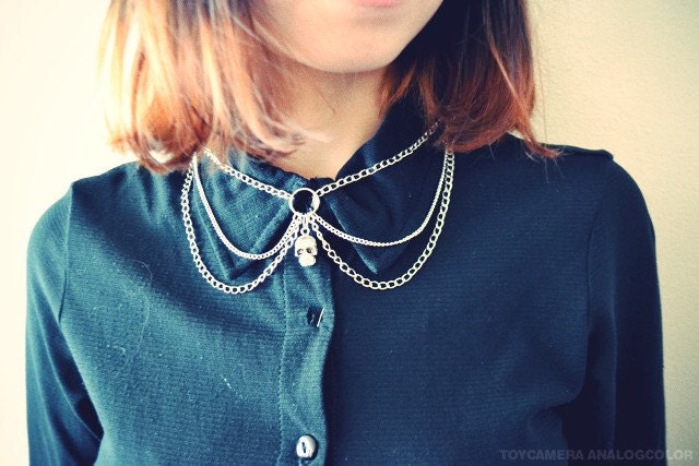 Peter Pan Skull Chain Collar Bib