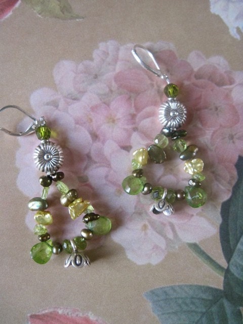 Fling in Bloom Glistening Green Earrings
