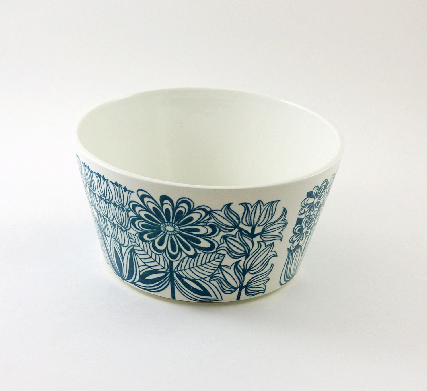 Arabia of Finland Keto Vegetable Serving Bowl - Designed by Esteri Tomula