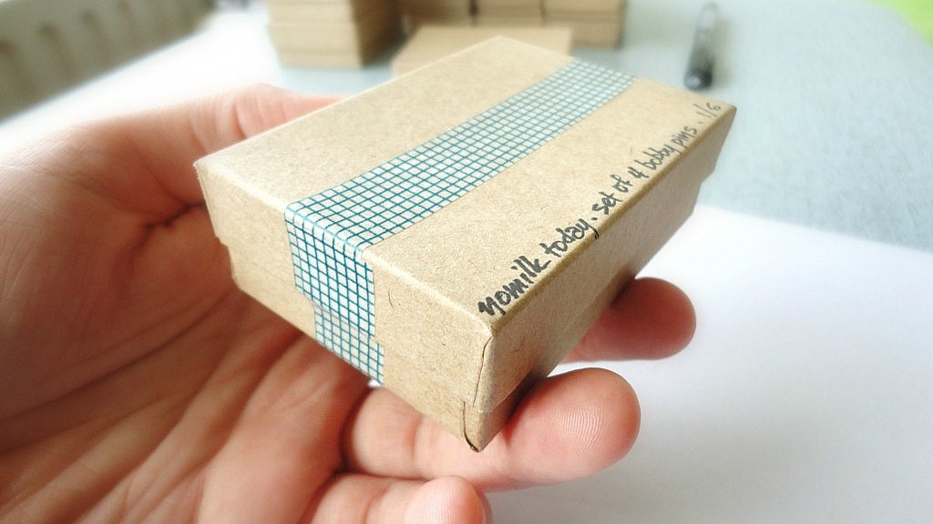 set of 4 bobby pins 2/6