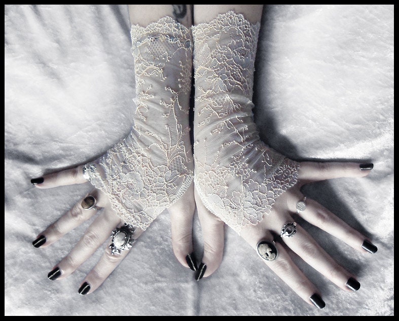 Odelette Lace Fingerless Gloves - Pale Dove Grey - Ivory Cream Blush Floral Embroidered - Gothic Vampire Regency Tribal Goth Austen Fetish - ZenAndCoffee