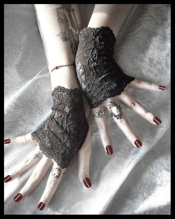 Elspeth Lace Fingerless Glove Mittens - Black Floral Fishnet - Gothic Vampire Lolita Wedding Fetish Belly Dance Goth Bohemian Bridal Alencon