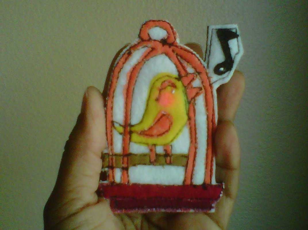 The SongBird - a felt brooch