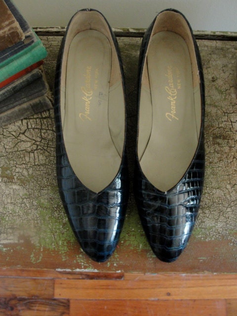 1960s deep cerulean blue alligator/reptile-like look pumps size 7.5 AA