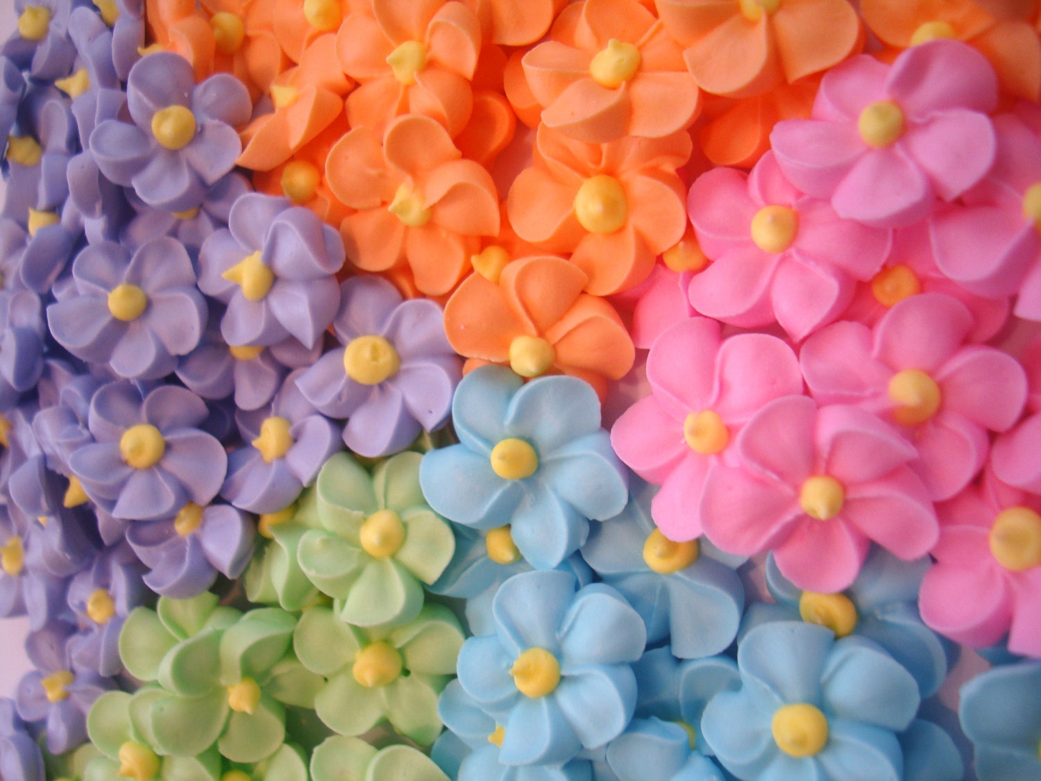 LOT of 100 royal icing flowers for Cake Decorating great for Easter Il_170x135