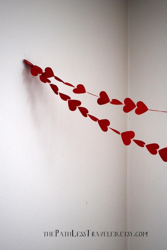 Romantic Paper Hearts Garland - red with a single white heart, 10'
