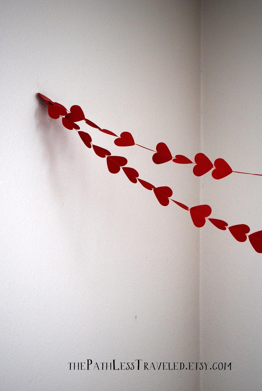 Romantic Paper Hearts Garland - red with a single white heart, 10'