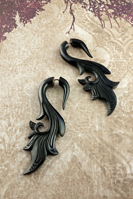 Fake Gauges - Sarafina Curls Black Horn