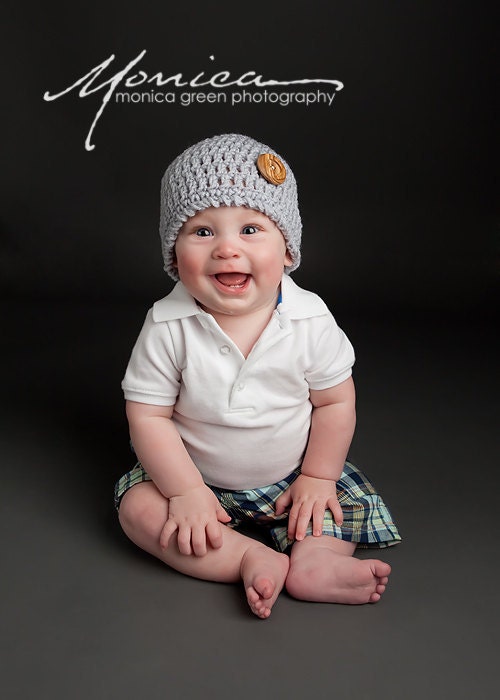 Hat with button for newborn in gray (Nate)