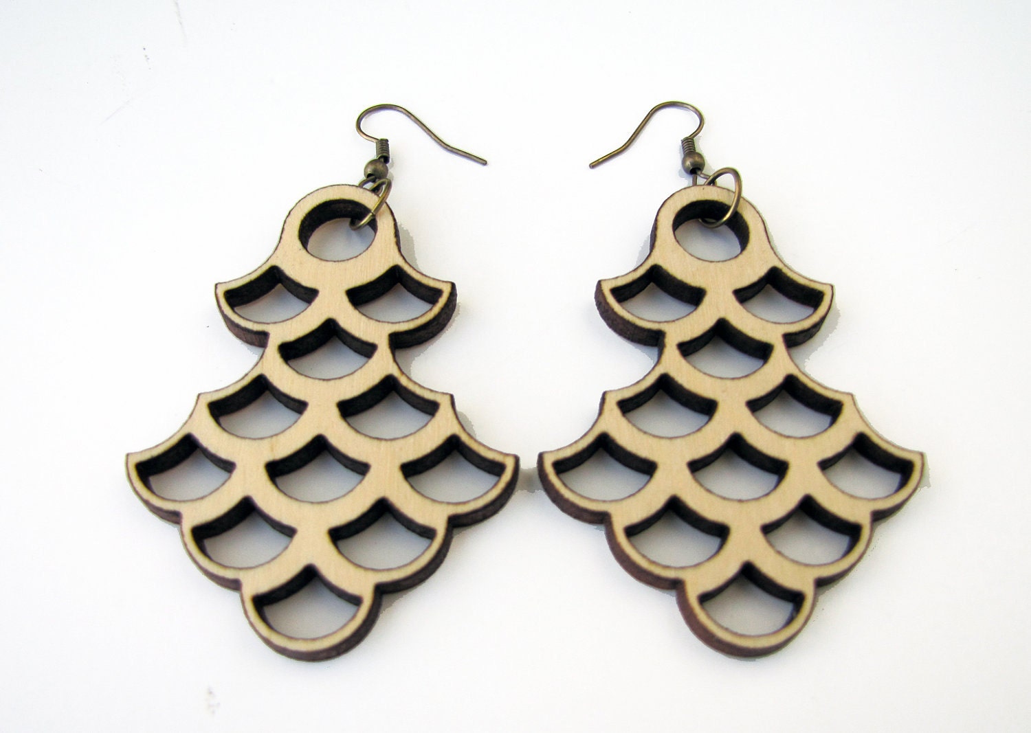 Overlap circles structure earrings.