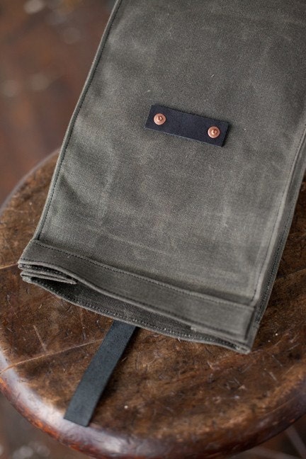 No. 215 Lunch Tote in Olive Waxed Canvas