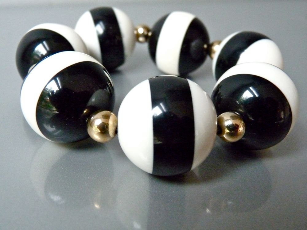 Vintage black and white stretch bracelet