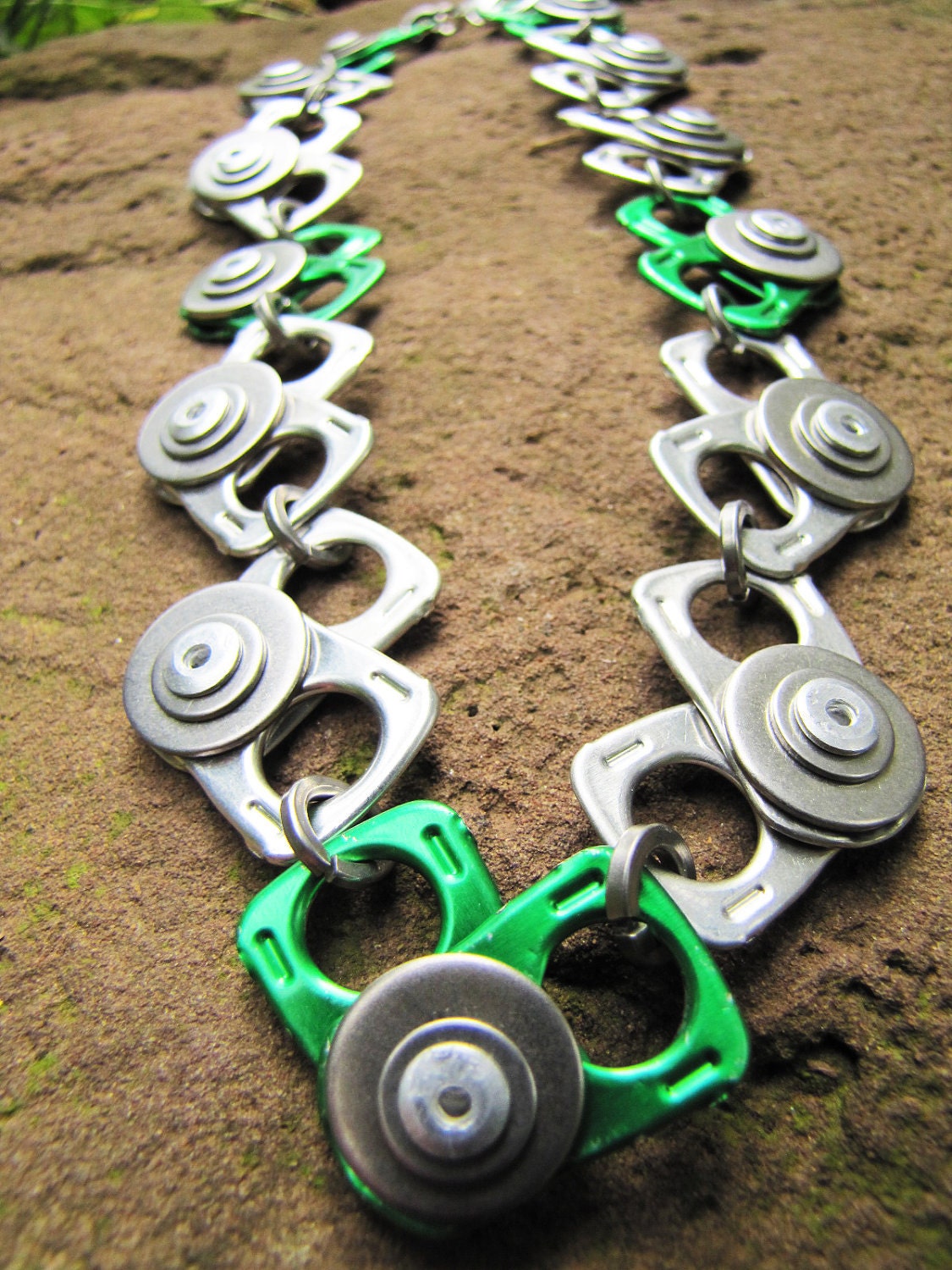 Pull tab zig zag Necklace, green and silver