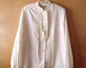 Adorable Vintage Lace Button-Up Blouse - Women's Size Medium - ON SALE