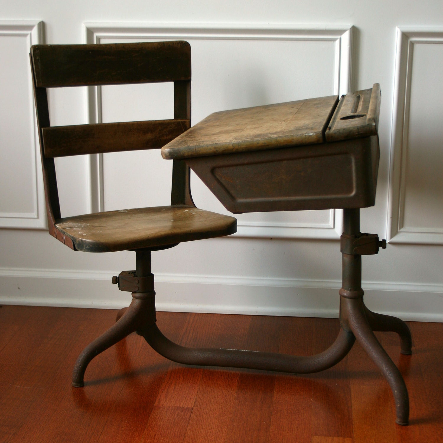 Vintage School Desk. Wooden. Antique. Childrens. 1930s. Primitive. Farmhouse. Rustic. Elementary. Home School. Christmas Gift. Vestiesteam.