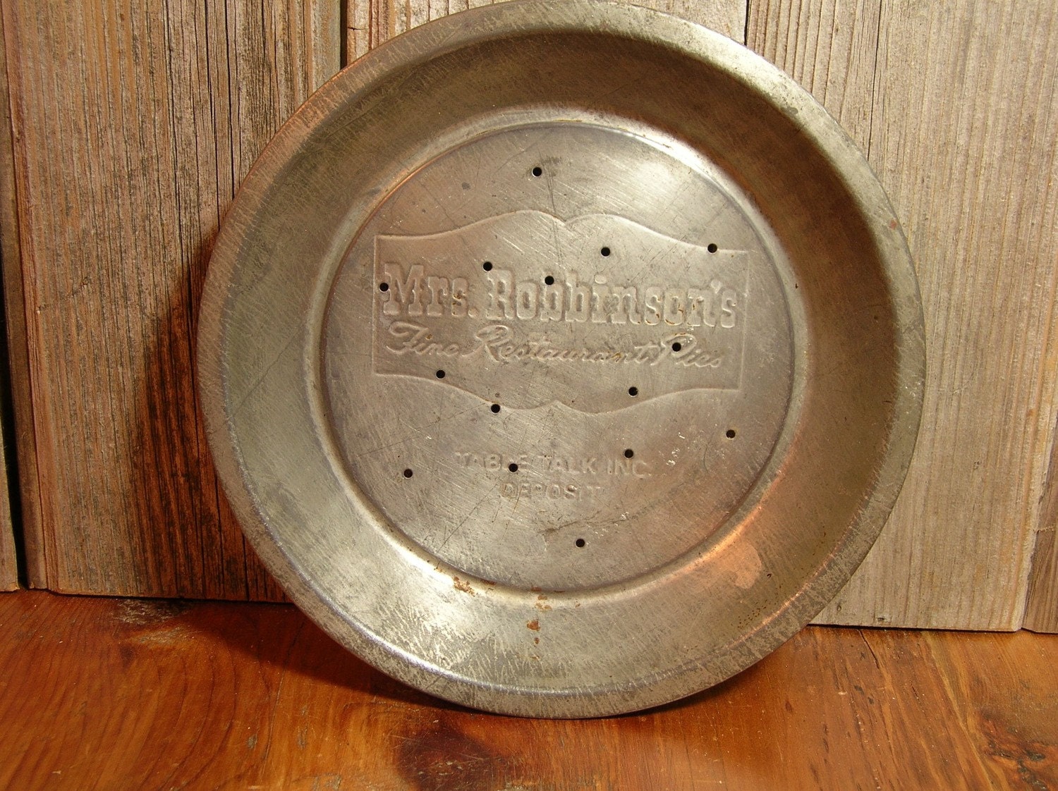 Mrs Robbinsons Table Talk Pie Tin