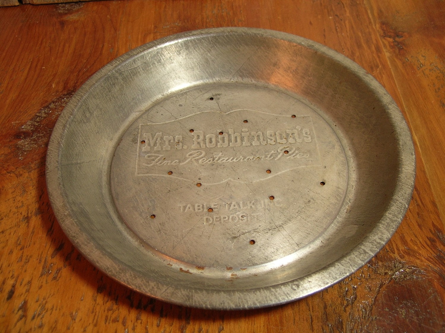 Mrs Robbinsons Table Talk Pie Tin