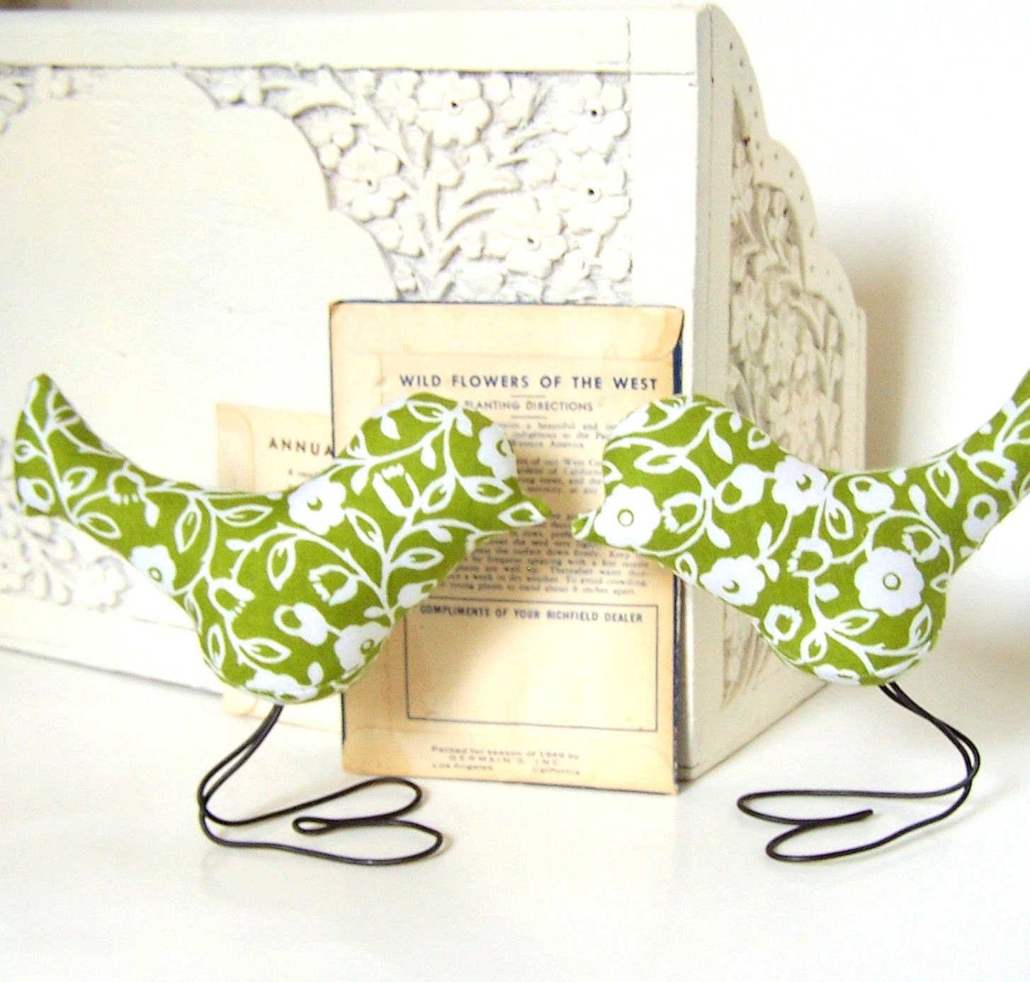Wedding Cake Toppers Love Birds, Summer Green, White Flower, Outdoor Wedding, Wedding Gift