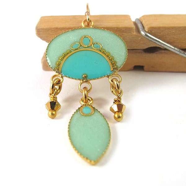 Mint, Turquoise Exotic earrings, Gold Earrings, Dangle, Magic mint Oval and marquise hanging, gold Crystal Dorado , lightweight earrings