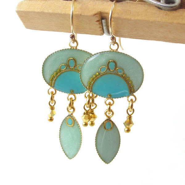 Mint, Turquoise Exotic earrings, Gold Earrings, Dangle, Magic mint Oval and marquise hanging, gold Crystal Dorado , lightweight earrings