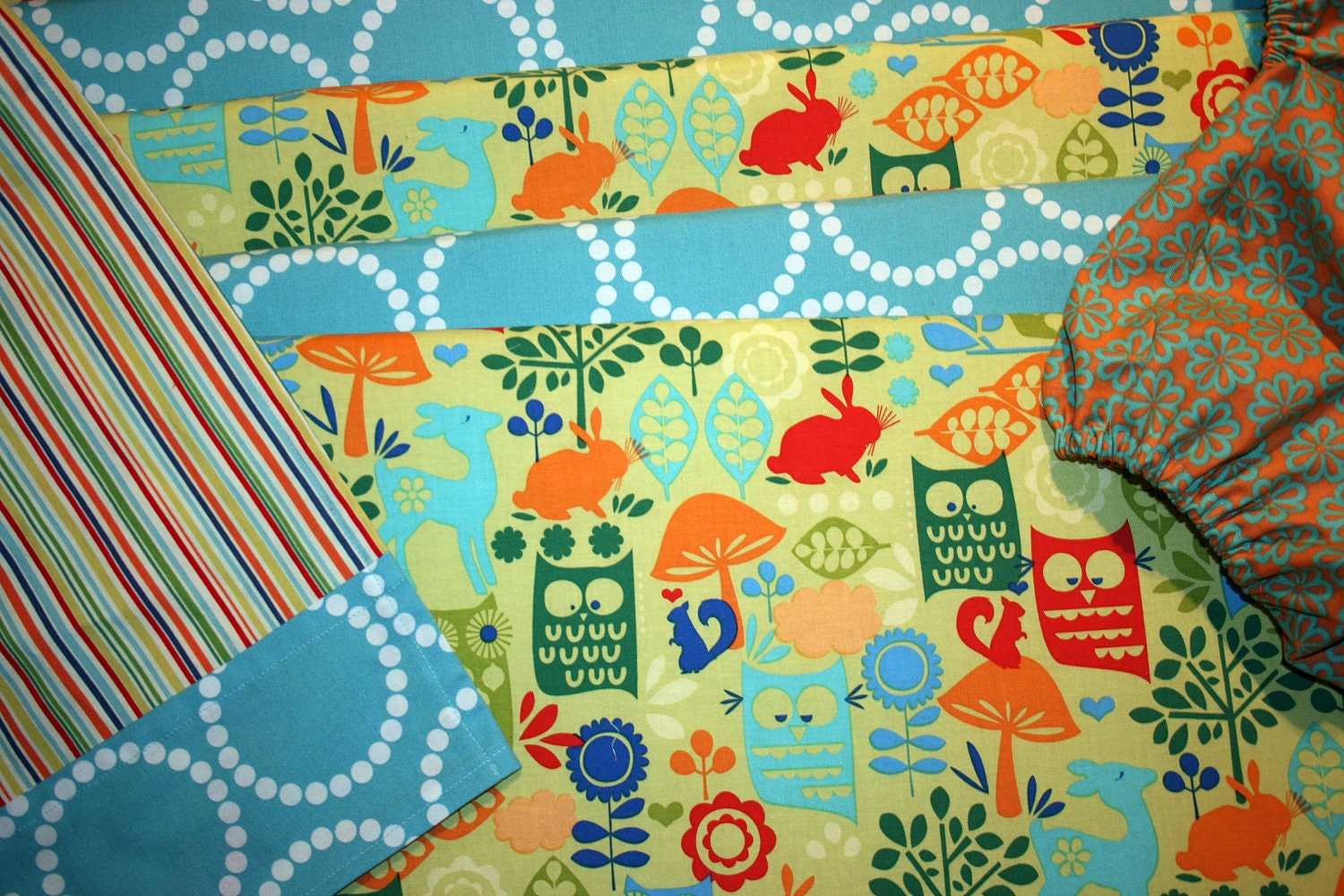Crib Bumpers with Fabric Ties/ Sheet/ Crib Skirt with Trim (Baby Bedding Crib Set)