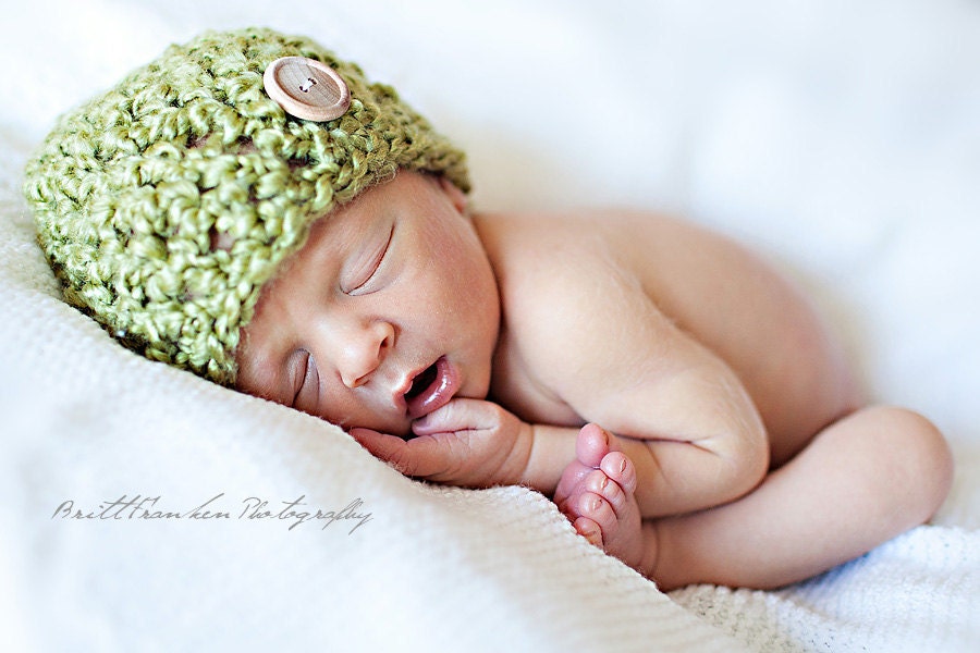 Baby Hat with Wooden Button - grass green