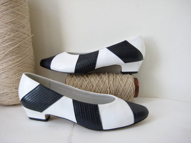 Vintage navy and white flats size 7