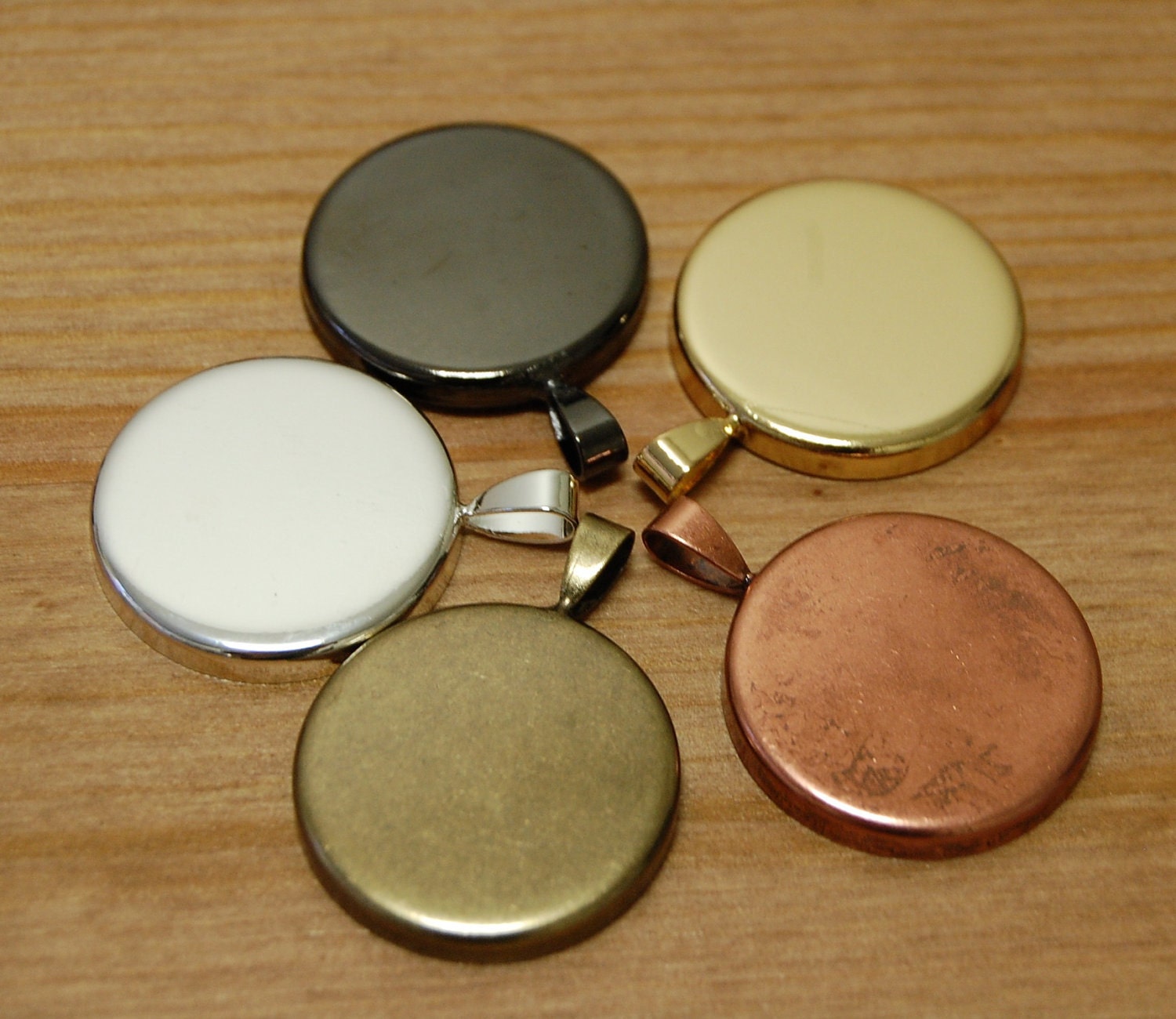 10 Vintage Style Pendant Trays, Mix and Match - 1 Inch Circle