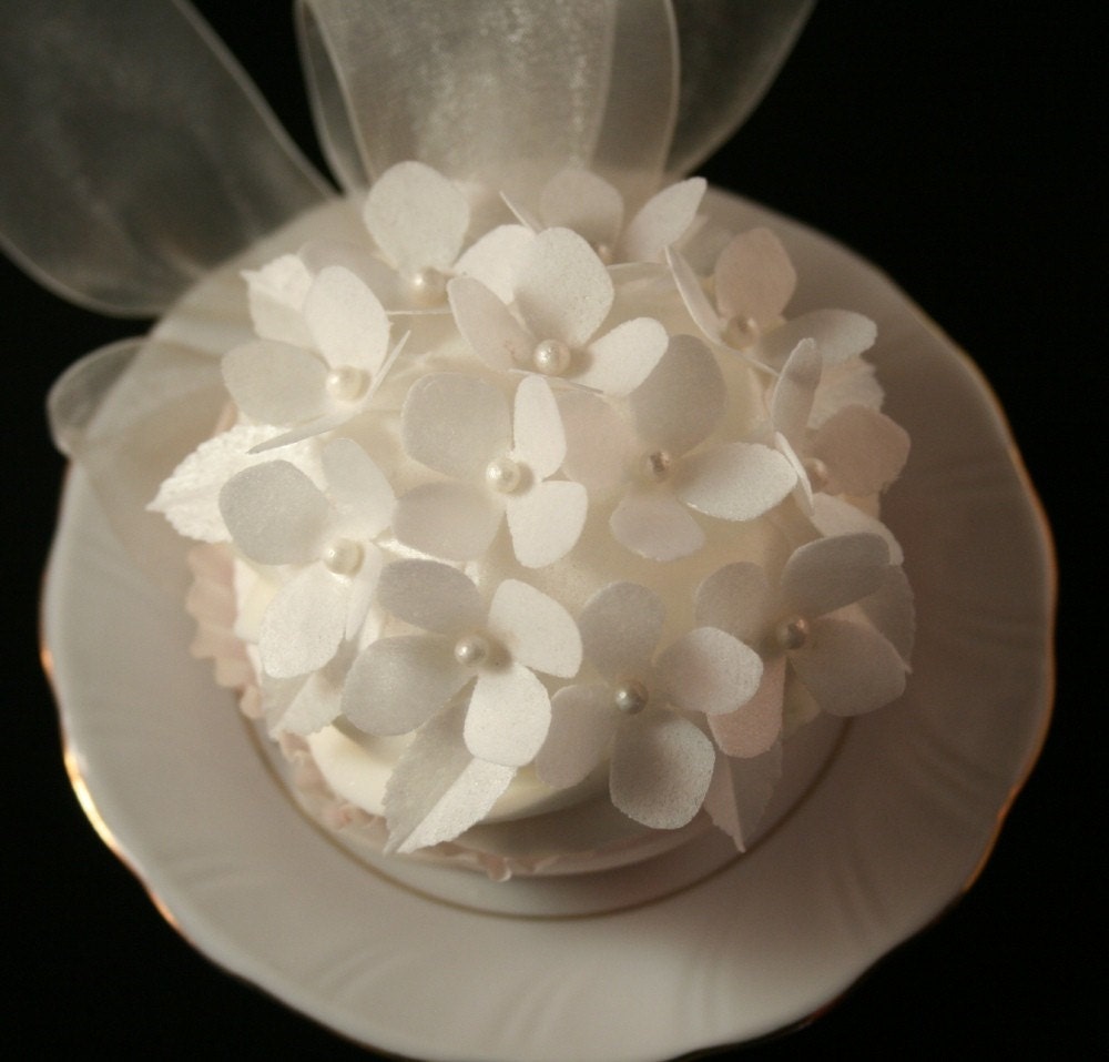 3 Edible WHITE Hydrangea Cupcake topper (Wafer Rice Paper)