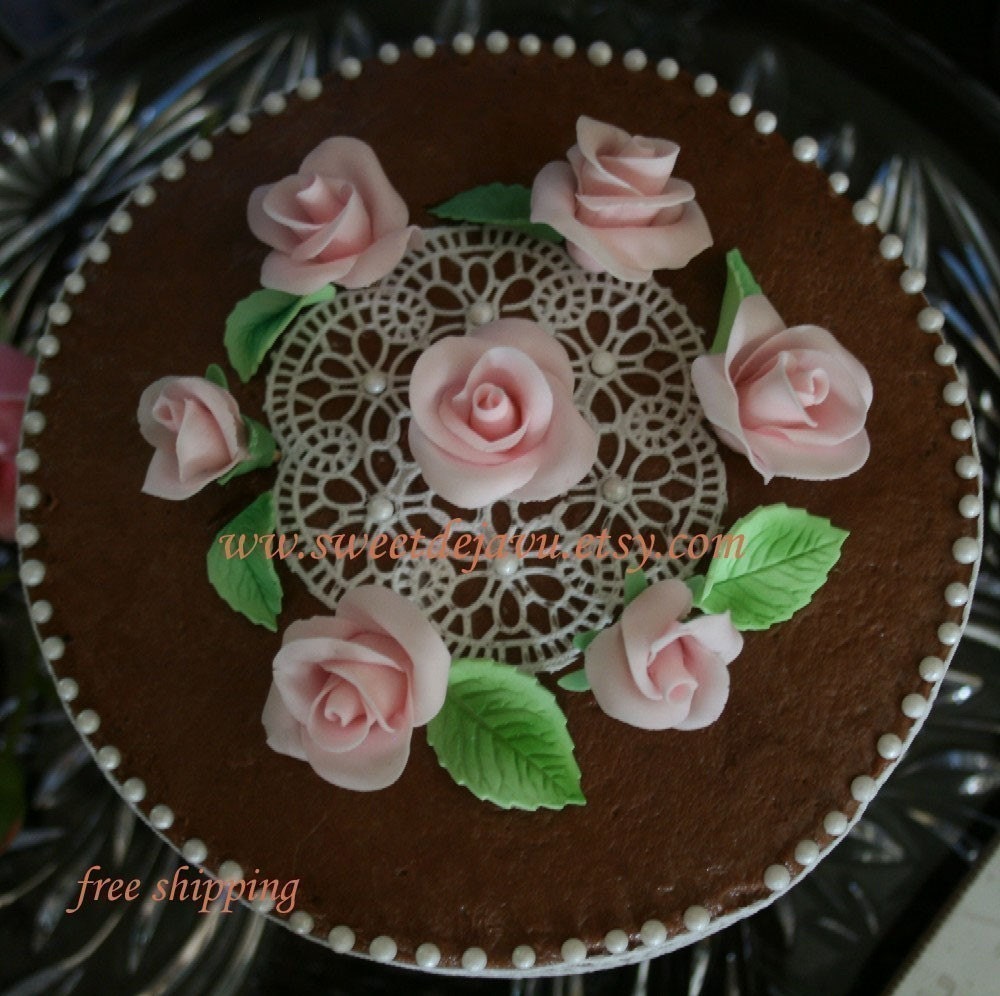 24 Edible White Lace Rosettes Doilies 3 inch