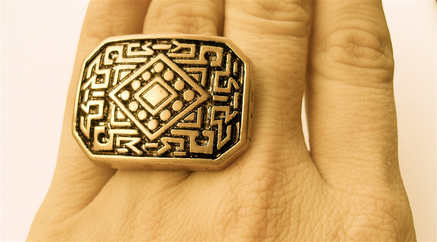 Crop-Circle Maze Ring