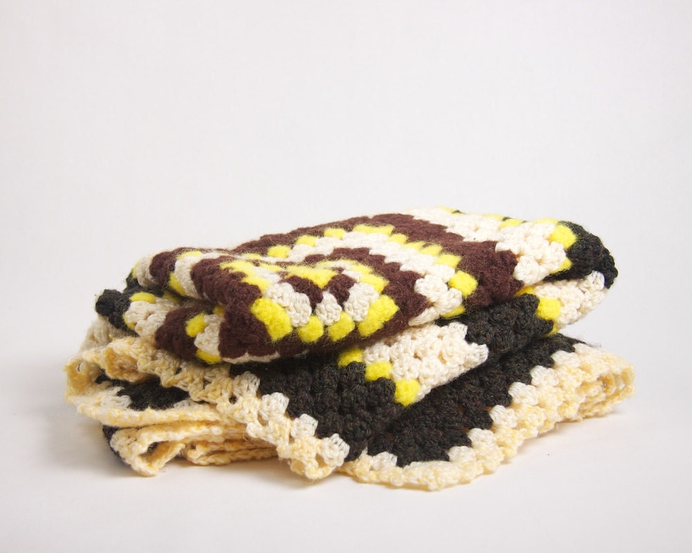 Vintage Crochet Afghan Blanket / Rug Pop of Yellow