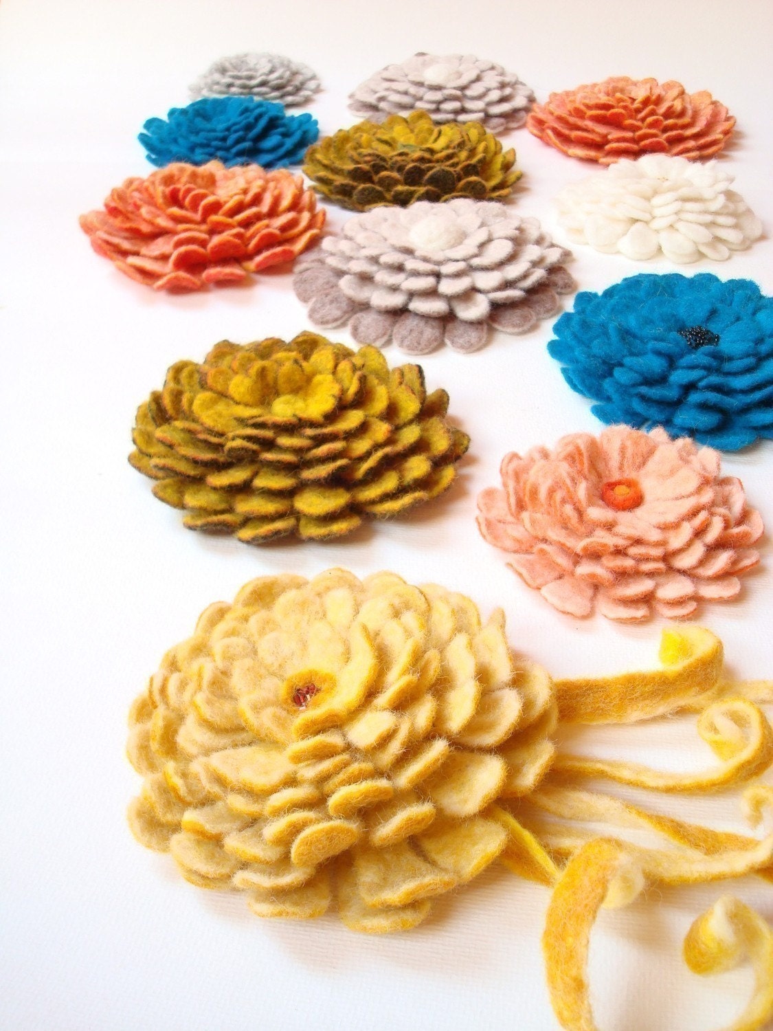 PDF Tutorial Felted wool flower in English