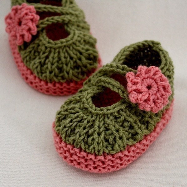INSTANT  DOWNLOAD - Knitting Pattern (PDF file) - Daisy Baby Booties (0-6/6-12 months)