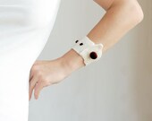 Geometric felted cuff bracelet in white brown wood