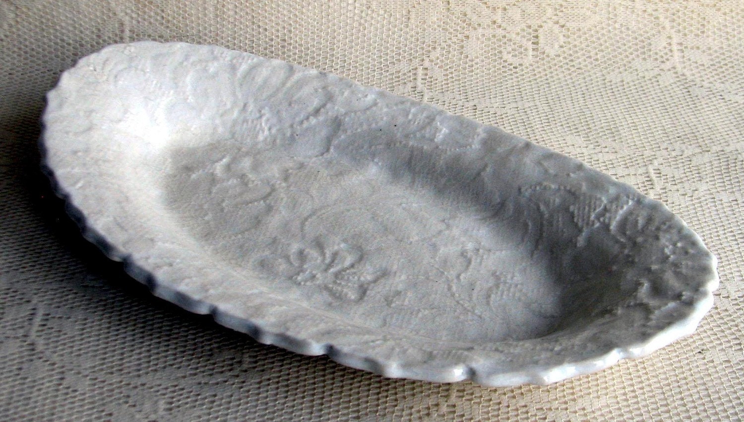 White lace boat dish