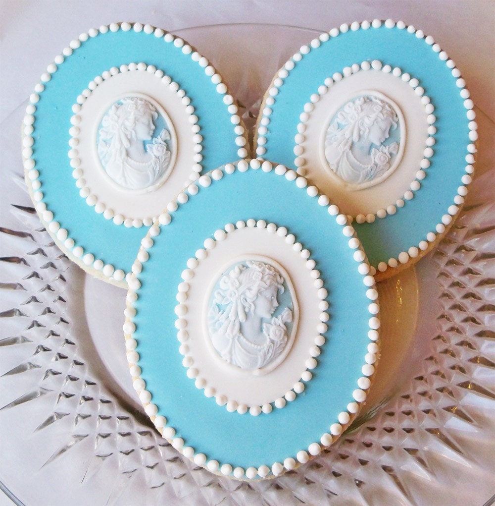 Vintage Cameo Cookie