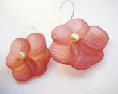 Pastel mauve pansy earrings -  spring pansies lavender lilac plum pink flowers - wedding bridesmaid - april showers