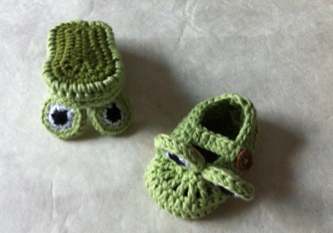 Green Frog Baby Booties Loafer Style with Cute Green Frog Eyes